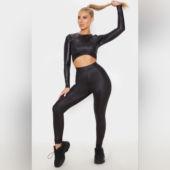 NWT Prettylittlethings Black Shine Cross Front Long Sleeve Gym Top  Size 6 - Picture 1 of 5